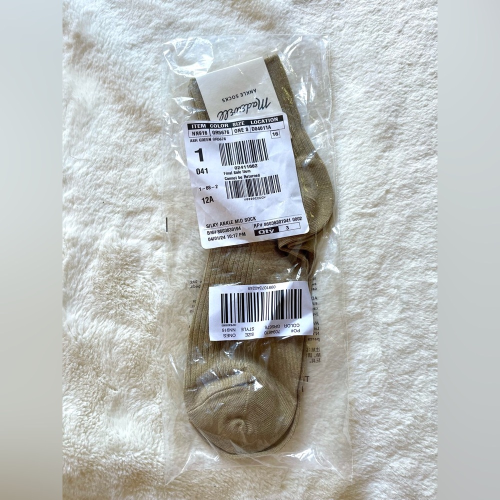 Madewell semi sheer ankle socks brand new